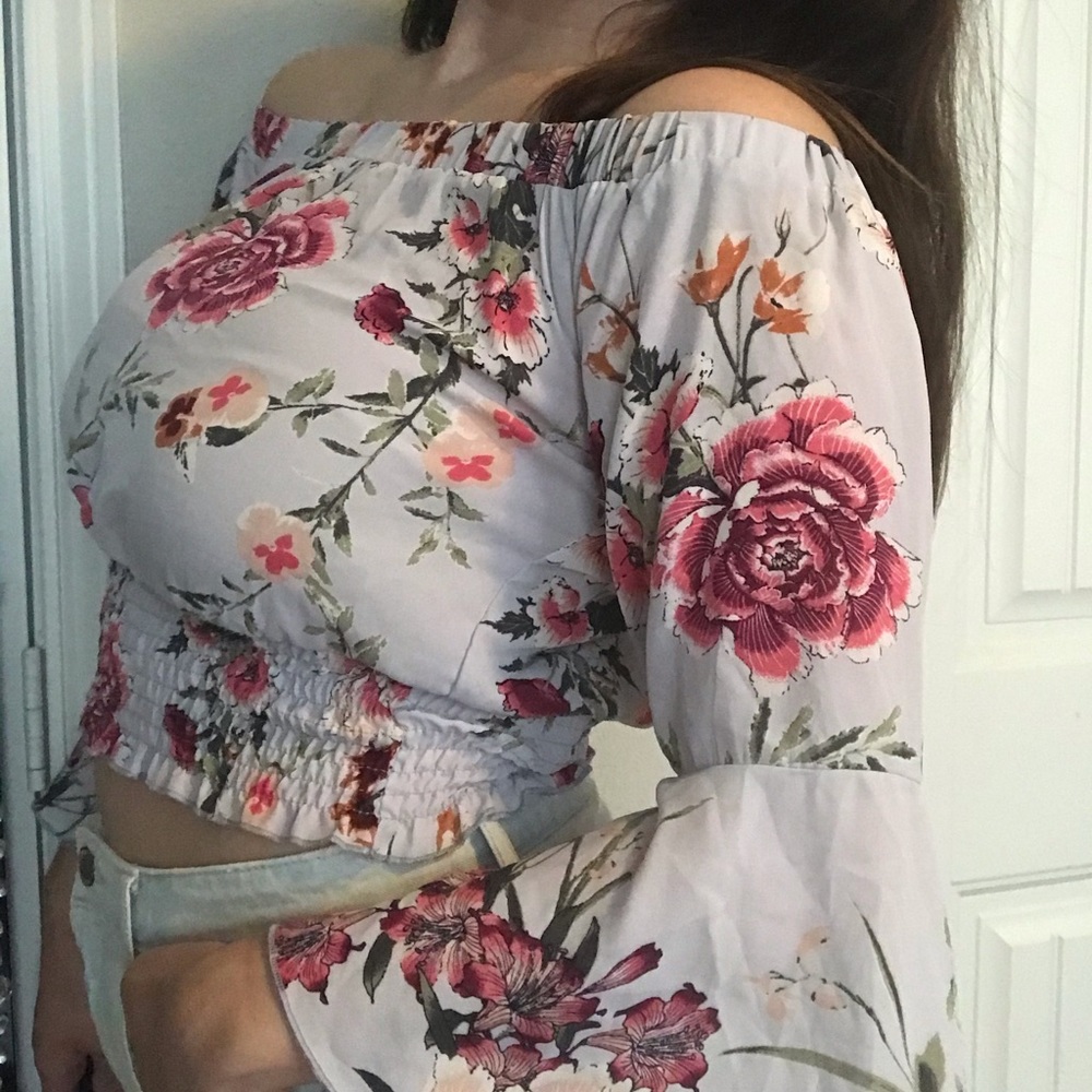 Off-the-shoulder crop top in lilac